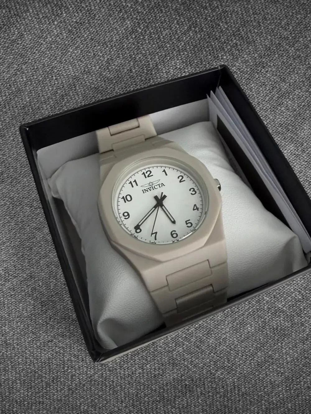 Invicta Beige Monochrome Analog Bracelet Watch White Dial